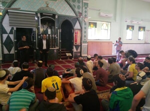 עותק של שיחה במסגד עם אנשי דת בכפר קאסם